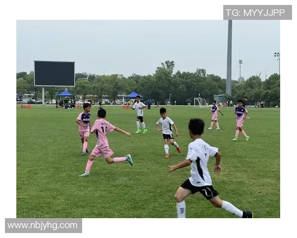 南京足球队逆袭之路揭秘：从默默无闻到大师赛的辉煌征程